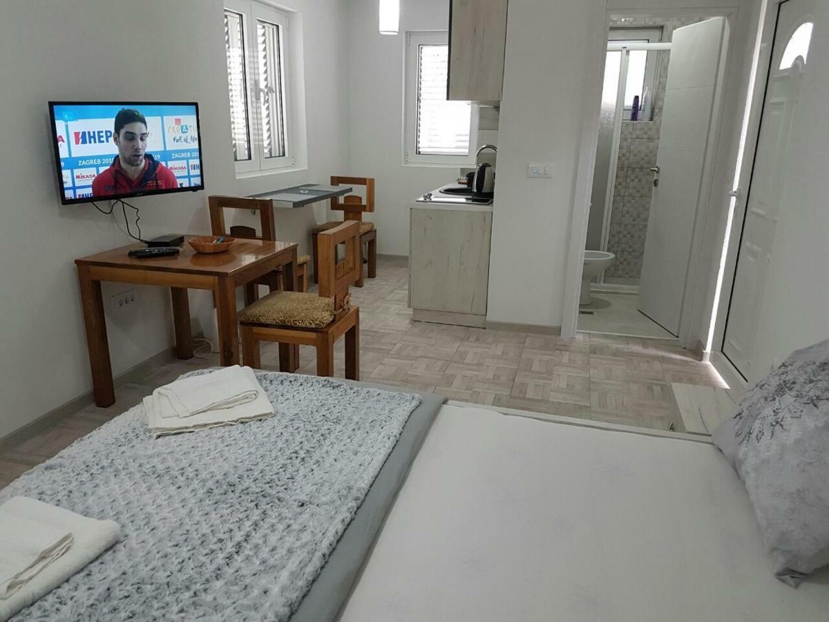 Ferienwohnung Porto Njegusi A1 Cetinje Exterior foto